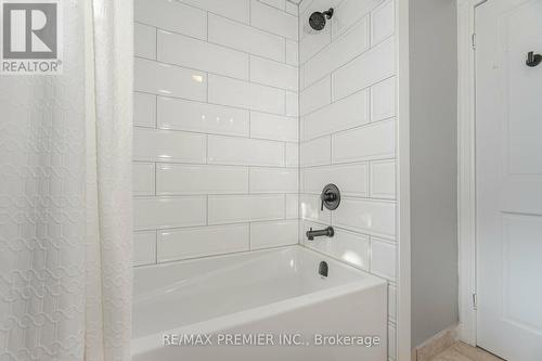 4904 10Th Side Road, Essa, ON - Indoor Photo Showing Bathroom