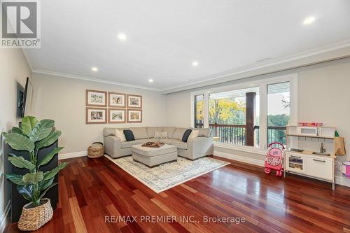 4904 10Th Side Road, Essa, ON - Indoor Photo Showing Living Room