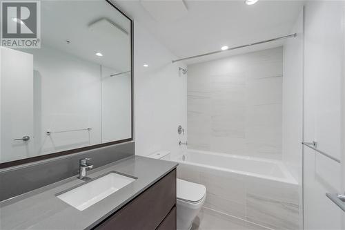 180X 6098 Station Street, Burnaby, BC - Indoor Photo Showing Bathroom