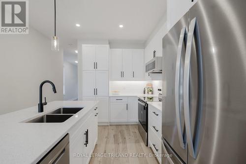 1861 Dalmagarry Road, London, ON - Indoor Photo Showing Kitchen With Double Sink With Upgraded Kitchen