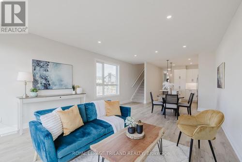 1861 Dalmagarry Road, London, ON - Indoor Photo Showing Living Room