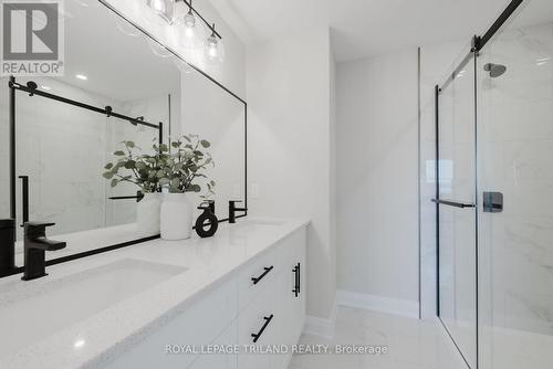 1861 Dalmagarry Road, London, ON - Indoor Photo Showing Bathroom