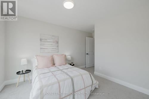 1861 Dalmagarry Road, London, ON - Indoor Photo Showing Bedroom