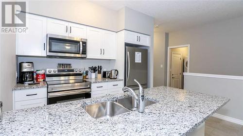 977 Wright Drive, Midland, ON - Indoor Photo Showing Kitchen With Double Sink With Upgraded Kitchen