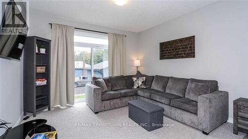 977 Wright Drive, Midland, ON - Indoor Photo Showing Living Room