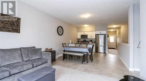 977 Wright Drive, Midland, ON - Indoor Photo Showing Living Room