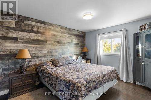 1866 Old Second Road N, Springwater, ON - Indoor Photo Showing Bedroom