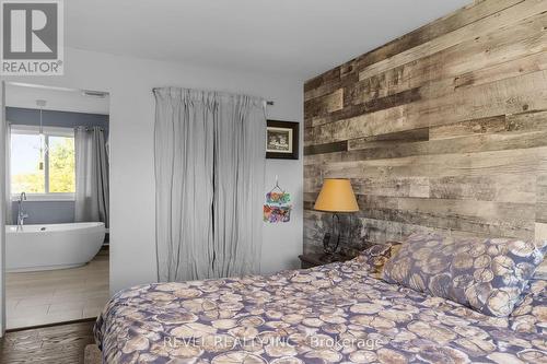 1866 Old Second Road N, Springwater, ON - Indoor Photo Showing Bedroom