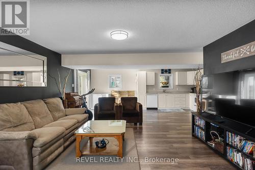 1866 Old Second Road N, Springwater, ON - Indoor Photo Showing Living Room