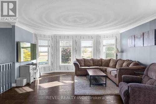 1866 Old Second Road N, Springwater, ON - Indoor Photo Showing Living Room