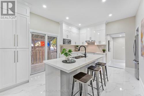 17 First Street, Orangeville, ON - Indoor Photo Showing Kitchen With Double Sink With Upgraded Kitchen