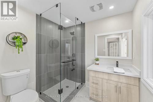 17 First Street, Orangeville, ON - Indoor Photo Showing Bathroom