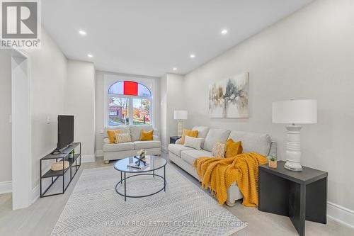 17 First Street, Orangeville, ON - Indoor Photo Showing Living Room