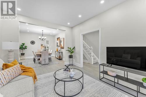 17 First Street, Orangeville, ON - Indoor Photo Showing Living Room