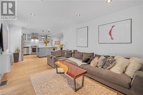 179 Shanley Terrace, Oakville, ON - Indoor Photo Showing Living Room