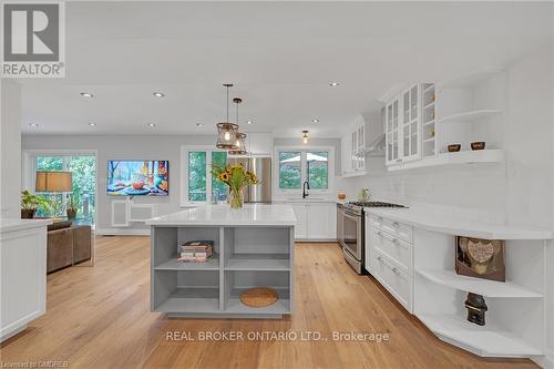 179 Shanley Terrace, Oakville, ON - Indoor Photo Showing Kitchen With Upgraded Kitchen