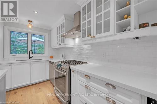 179 Shanley Terrace, Oakville, ON - Indoor Photo Showing Kitchen With Upgraded Kitchen