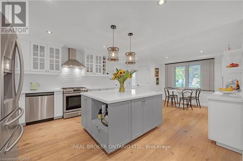 179 Shanley Terrace, Oakville, ON - Indoor Photo Showing Kitchen With Upgraded Kitchen