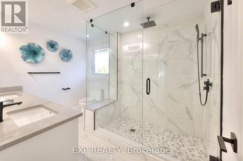 119 Charlotte Place, Kitchener, ON - Indoor Photo Showing Bathroom