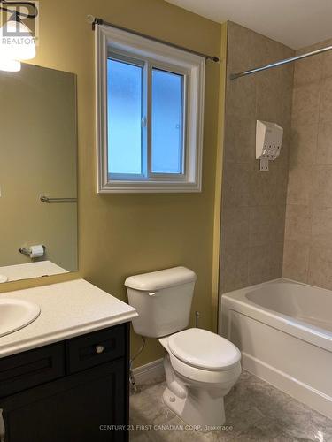 1153 Whetherfield Street, London, ON - Indoor Photo Showing Bathroom