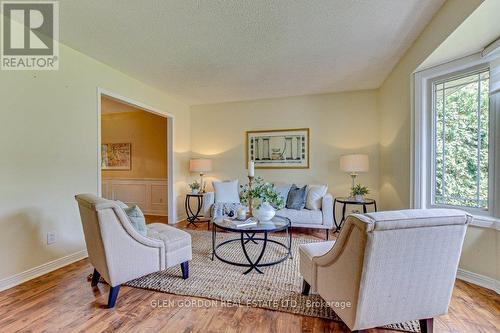 39 Sweetbriar Road, London, ON - Indoor Photo Showing Living Room