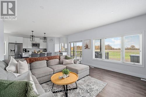 67 Tanya Drive, Southwest Middlesex (Glencoe), ON - Indoor Photo Showing Living Room