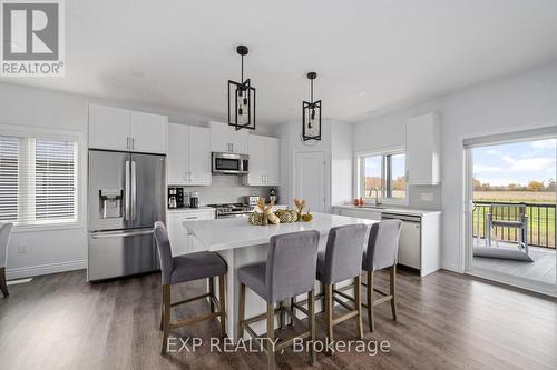 67 Tanya Drive, Southwest Middlesex (Glencoe), ON - Indoor Photo Showing Kitchen With Upgraded Kitchen