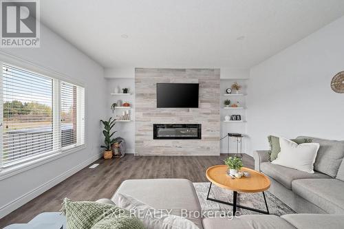 67 Tanya Drive, Southwest Middlesex (Glencoe), ON - Indoor Photo Showing Living Room With Fireplace