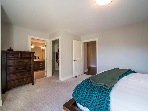 824-15 Hudsons Bay Trail, Kamloops, BC - Indoor Photo Showing Bedroom