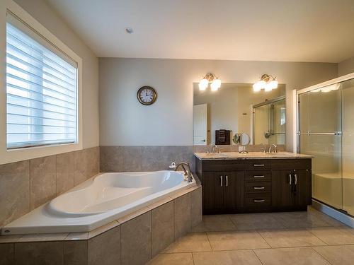 824-15 Hudsons Bay Trail, Kamloops, BC - Indoor Photo Showing Bathroom