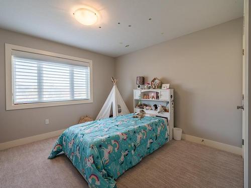 824-15 Hudsons Bay Trail, Kamloops, BC - Indoor Photo Showing Bedroom