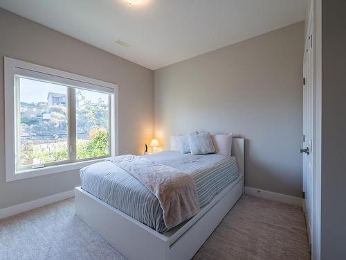 824-15 Hudsons Bay Trail, Kamloops, BC - Indoor Photo Showing Bedroom