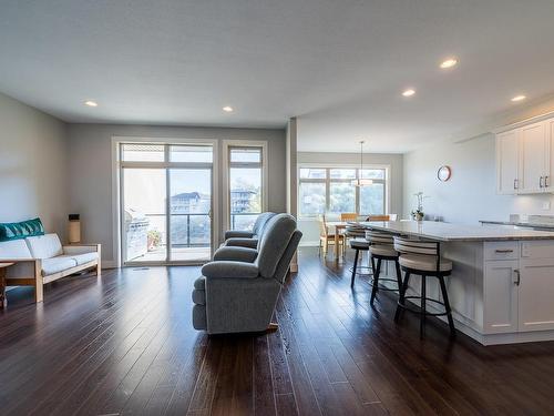 824-15 Hudsons Bay Trail, Kamloops, BC - Indoor Photo Showing Living Room