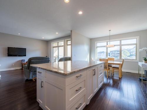 824-15 Hudsons Bay Trail, Kamloops, BC - Indoor Photo Showing Kitchen