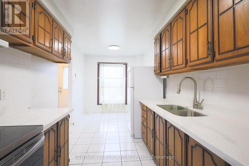 Main - 113 Purvis Crescent, Toronto, ON - Indoor Photo Showing Kitchen With Double Sink