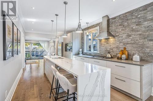 14 Brighton Street, London, ON - Indoor Photo Showing Kitchen With Upgraded Kitchen