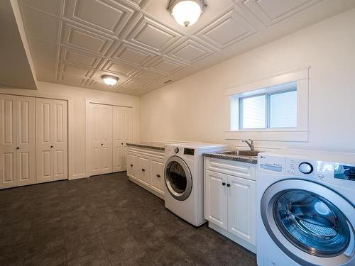 1140 De Monte Street, Kamloops, BC - Indoor Photo Showing Laundry Room