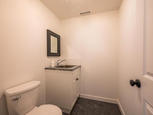 1140 De Monte Street, Kamloops, BC - Indoor Photo Showing Bathroom