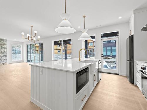 1291 Brechin Place, Kamloops, BC - Indoor Photo Showing Kitchen With Upgraded Kitchen