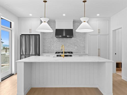 1291 Brechin Place, Kamloops, BC - Indoor Photo Showing Kitchen With Upgraded Kitchen