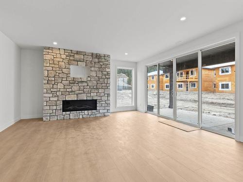 1291 Brechin Place, Kamloops, BC - Indoor Photo Showing Living Room With Fireplace