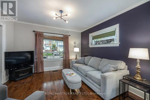 231 Eulalie Avenue, Oshawa (Central), ON - Indoor Photo Showing Living Room