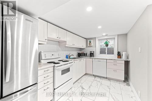 1024 Cedarwood Place, Burlington, ON - Indoor Photo Showing Kitchen