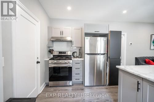 1024 Cedarwood Place, Burlington, ON - Indoor Photo Showing Kitchen