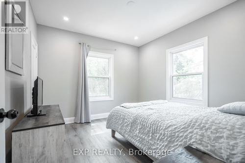 1024 Cedarwood Place, Burlington, ON - Indoor Photo Showing Bedroom