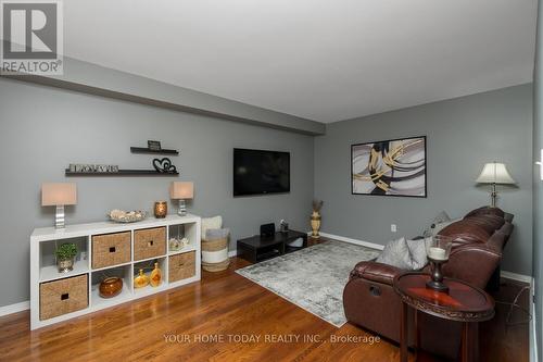 241 Barber Drive, Halton Hills, ON - Indoor Photo Showing Living Room