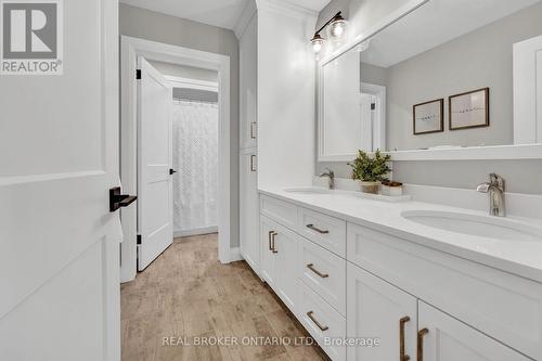 159 Timber Trail Road, Woolwich, ON - Indoor Photo Showing Bathroom