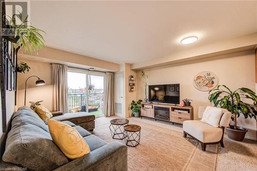 625 St David Street S Unit# 412, Fergus, ON - Indoor Photo Showing Living Room