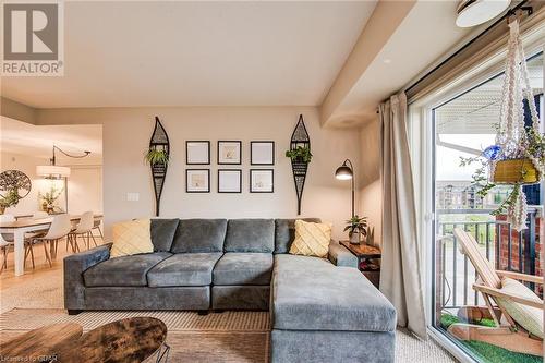 625 St David Street S Unit# 412, Fergus, ON - Indoor Photo Showing Living Room