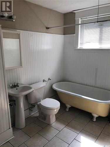 2314 Lorne Street, Regina, SK - Indoor Photo Showing Bathroom